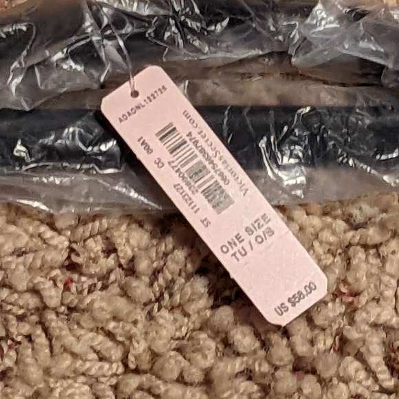 Victoria's Secret Black & Red Large Signature Travel Tote Bag - New with… - Picture 4 of 4